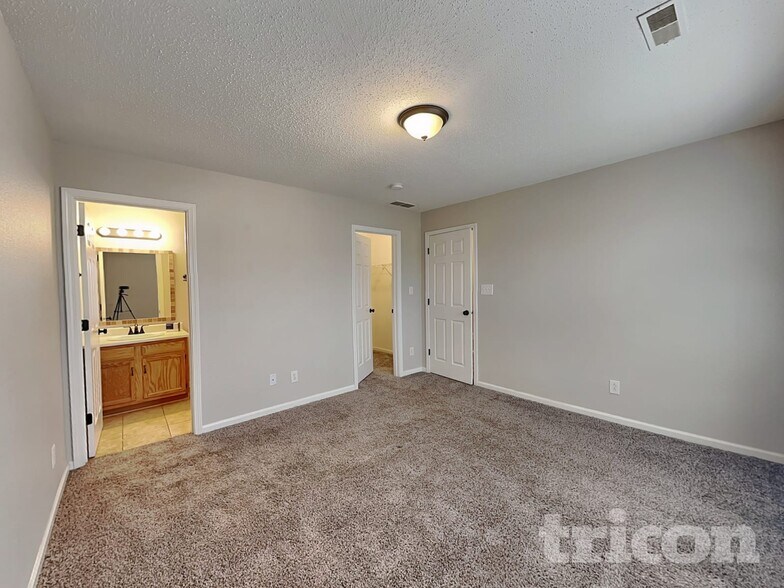 Building Photo - 1502 Osprey Way