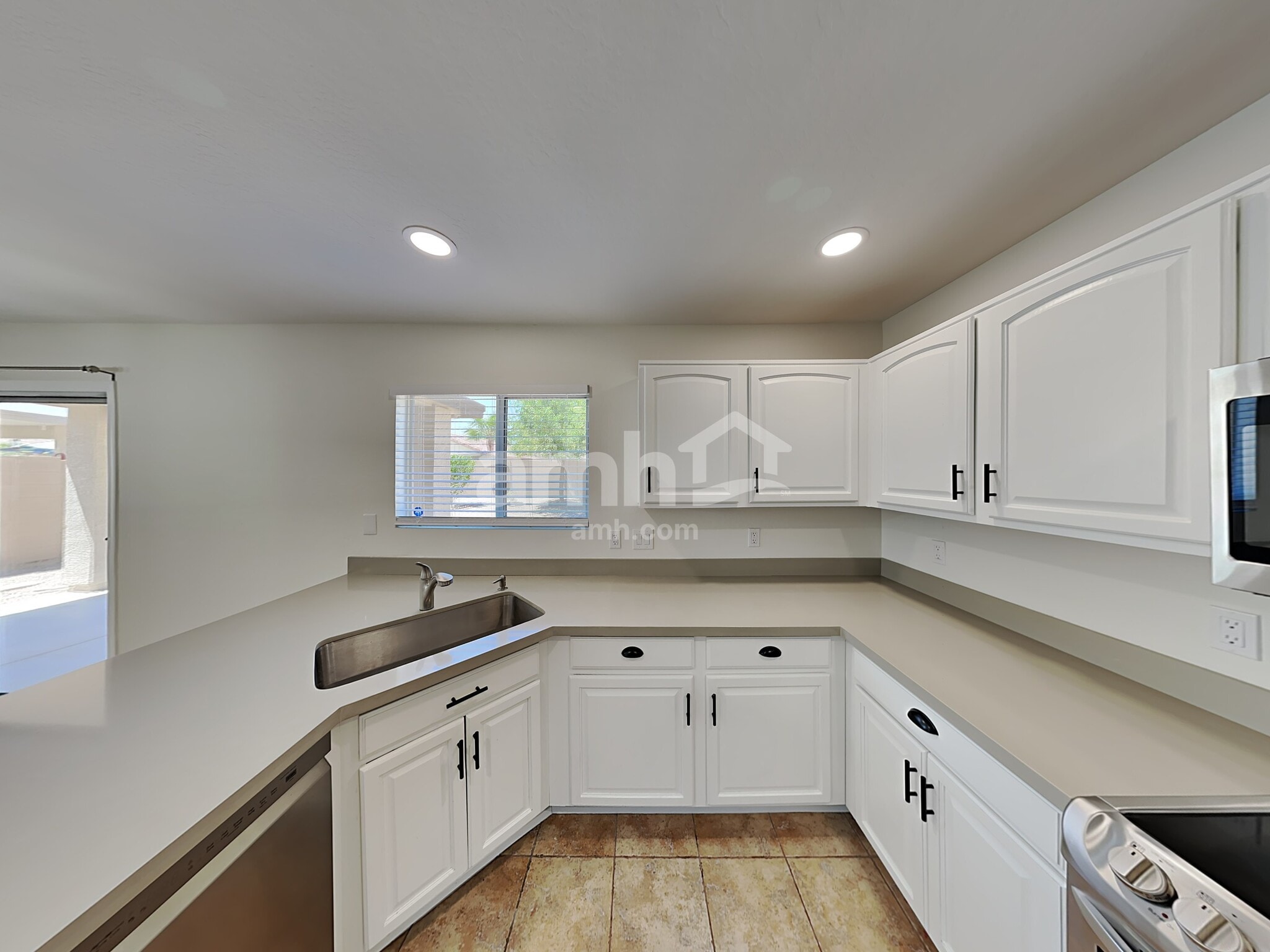 Building Photo - 31352 N Shale Dr