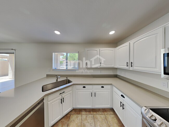 Building Photo - 31352 N Shale Dr