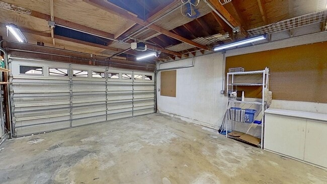 Building Photo - 5517 Thelma Ave