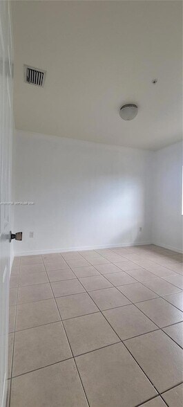 Building Photo - 33 E 20th St