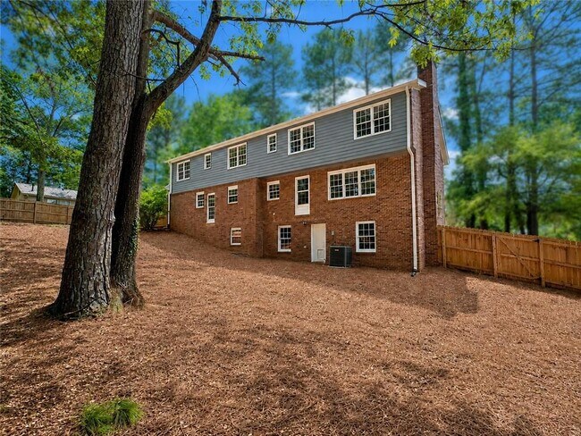 Building Photo - 4521 S Roberts Dr