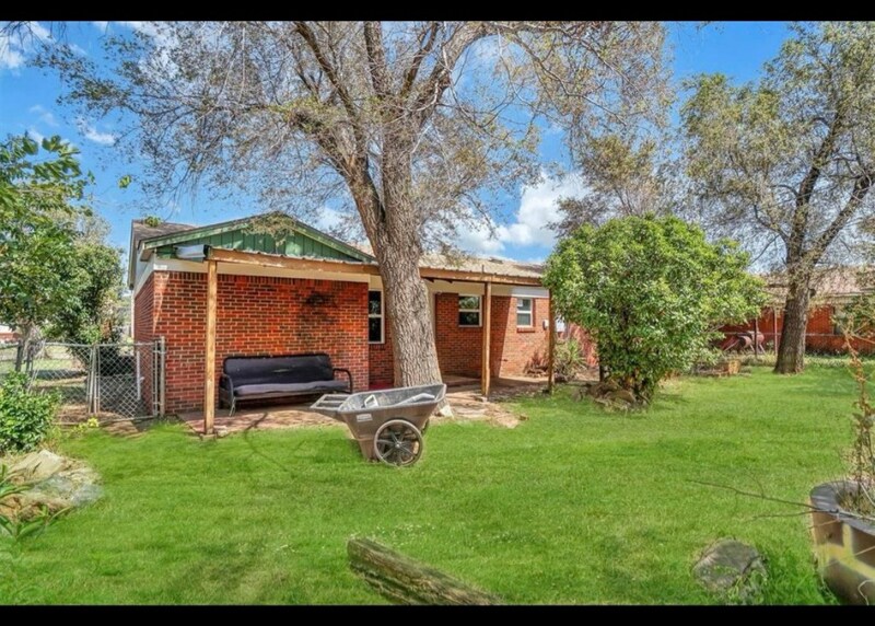 Building Photo - 1033 Coe St