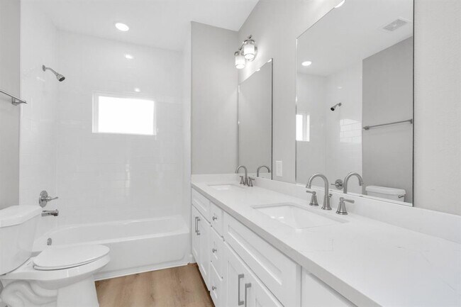 Building Photo - 2347 Hoskins Dr