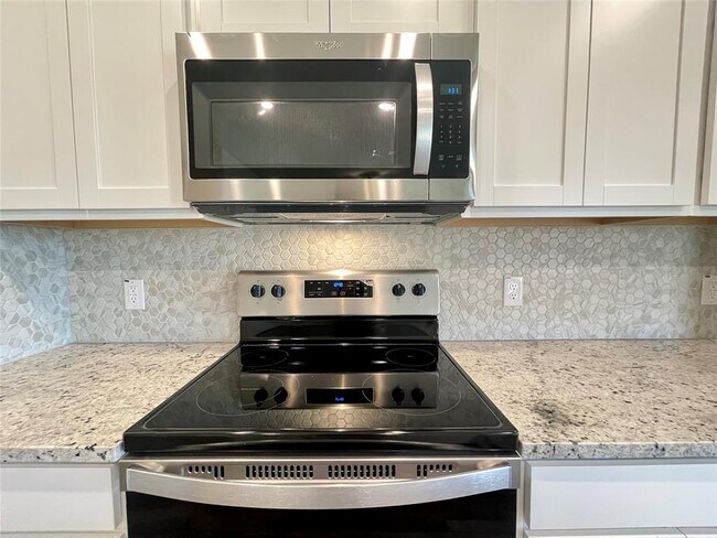 Building Photo - 408 Giorgio Moroder Dr