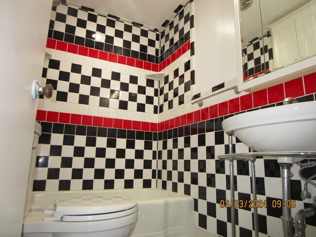 Building Photo - East Bakersfield Ready to Move In House wi...