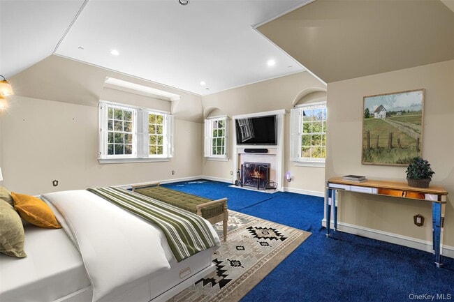 Building Photo - 2 Heathcote Dr