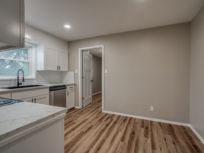 Building Photo - 4729 Baylor Dr