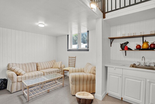 Building Photo - 11231 Ira Ln