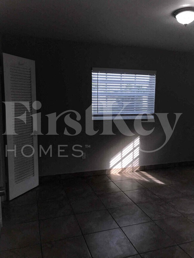 Building Photo - 240 N 69th Way