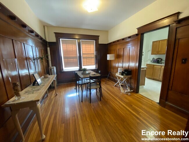 Building Photo - 134 Englewood Ave