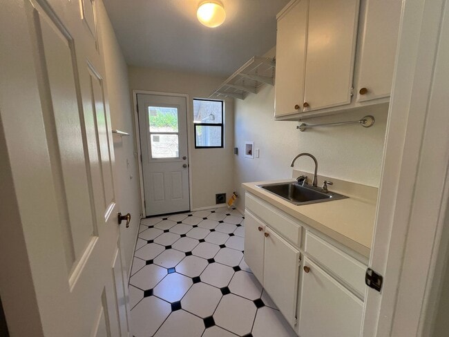 Building Photo - Orange - 4 Bed House for Lease - Pool & Spa - 3 Car. Gar.