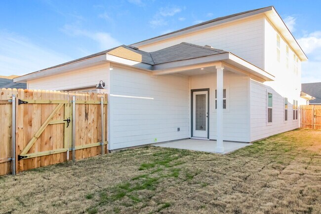 Building Photo - 116 Oakdale Meadows Ln