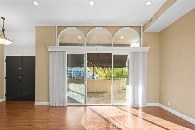 Building Photo - 5242 Lindley Ave