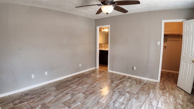 Building Photo - 13624 Sableglen Dr