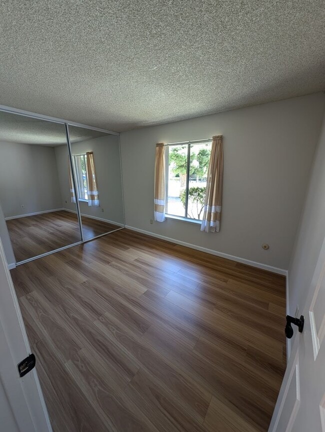 Building Photo - Los Gatos Townhome