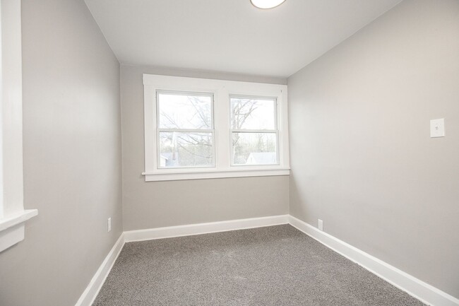 Building Photo - 3-BED, 1 BATH BEAUTIFUL SINGLE- FAMILY HOME IN MAPLE HEIGHTS!
