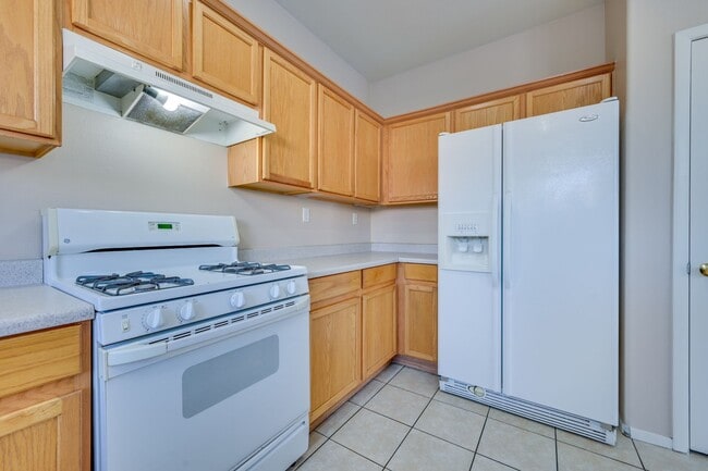 Building Photo - NW!! POOL!!!! GATED!!! Com. Park!!! Low Maintenance desert landscape front Yard. New Carpet!! Ups...