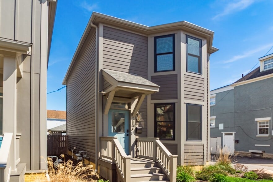 Building Photo - 1196 Hamlet St