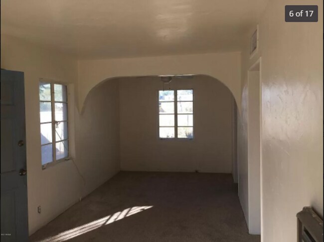 Building Photo - 407 E Kelso St