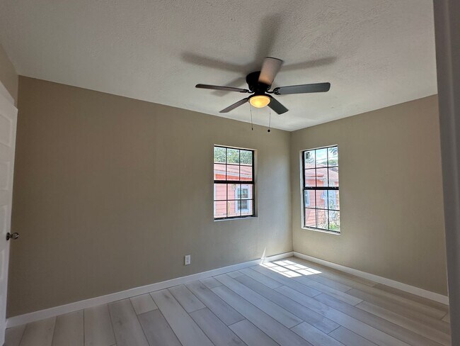 Building Photo - Ready for move in