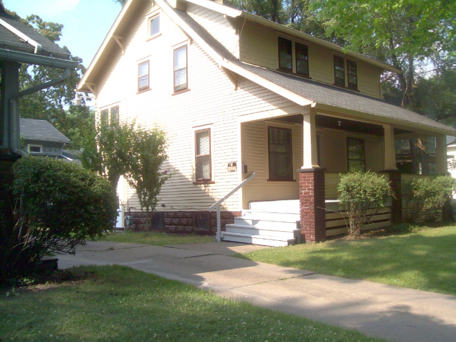 Building Photo - 374 Belmont St NW