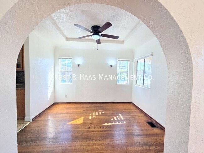 Building Photo - 5426 Lewis Ave