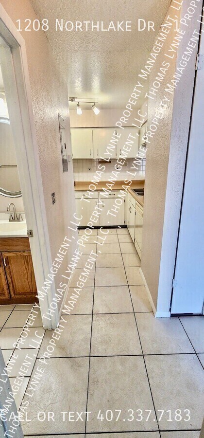 Building Photo - 1208 Northlake Dr