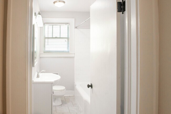 Building Photo - 118 W 36th St