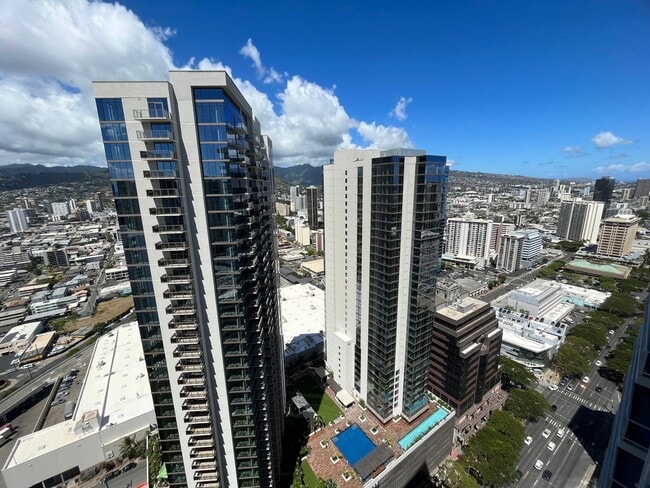 Building Photo - 1391 Kapiolani Blvd