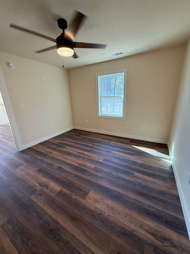 Building Photo - Simonds Road Duplex