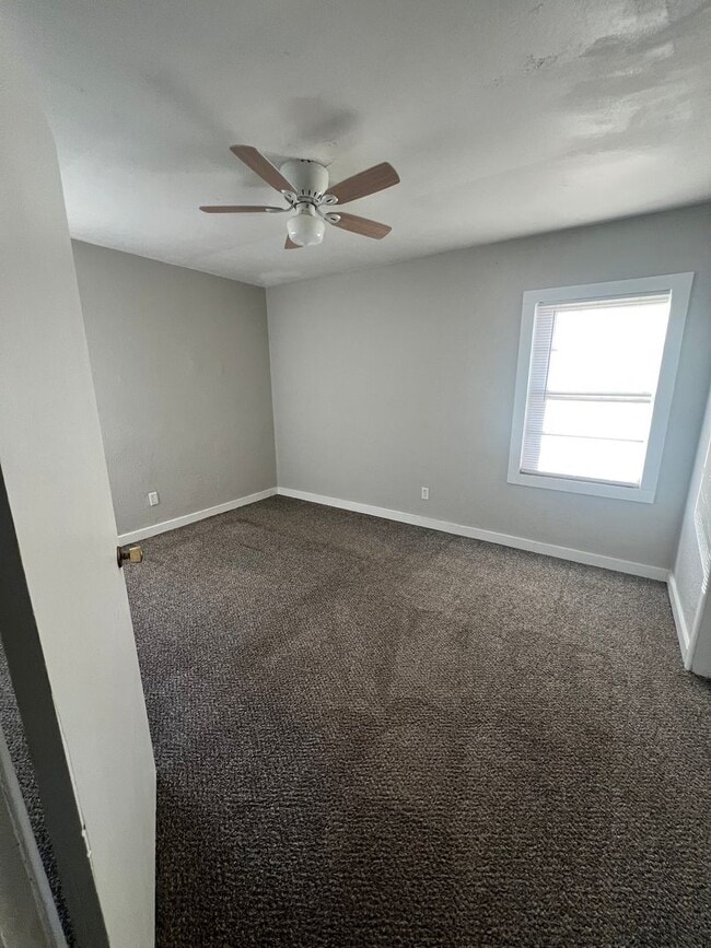 Building Photo - Southside Home