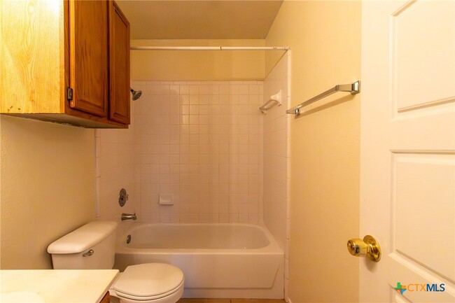 Building Photo - 1601 Benttree Dr