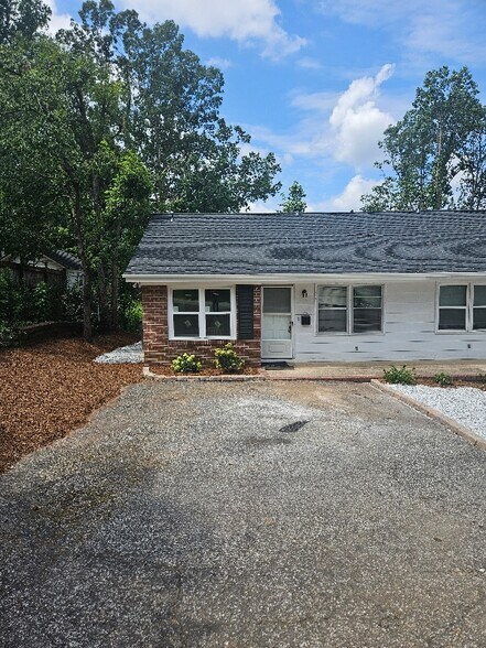 Primary Photo - 300 N Fairview Ave