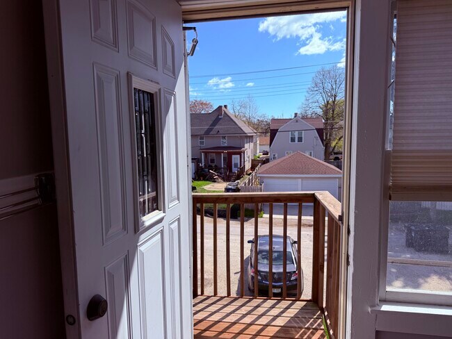 Building Photo - 1527 Hayes Avenue