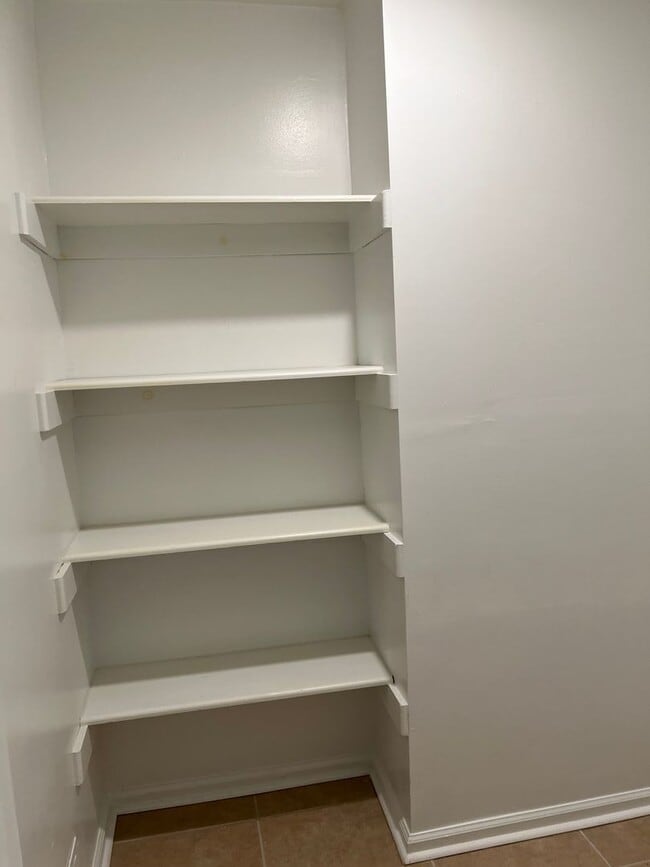 Building Photo - 3 bd, 1 bth single family Virginia Beach