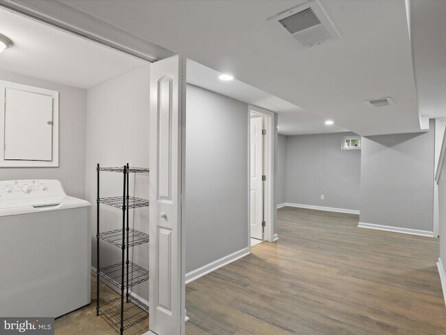 Building Photo - 5026 Roseld Ct