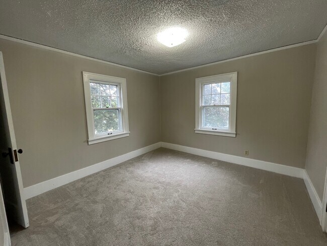 Building Photo - 2209 Iowa St