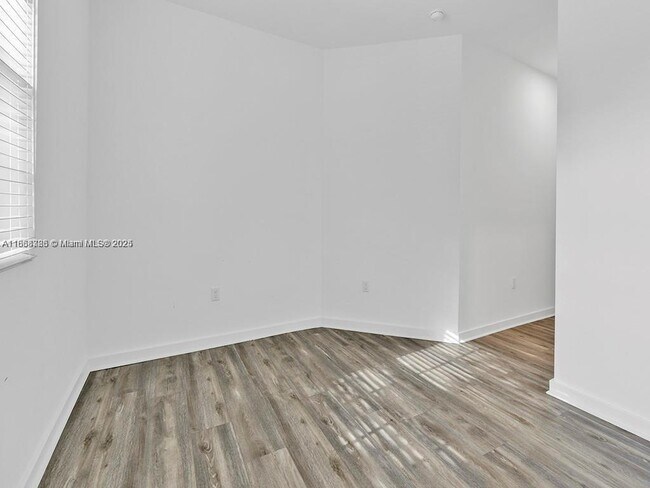 Building Photo - 1350 Crystal Way