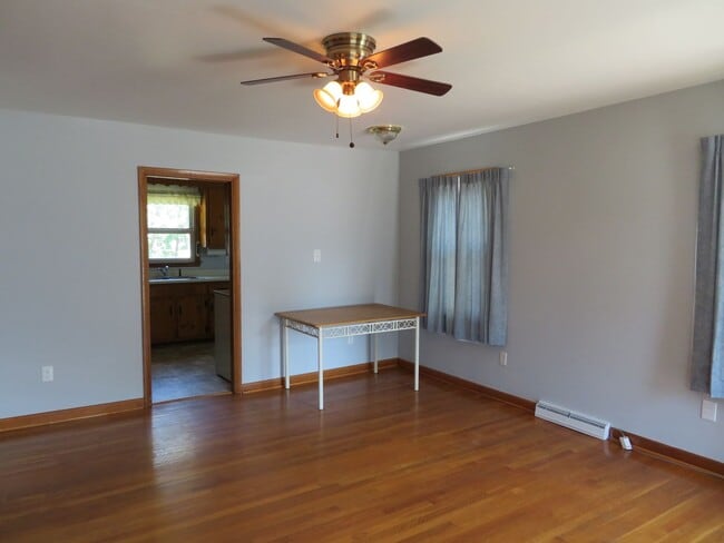 Building Photo - 412 Macarthur Avenue