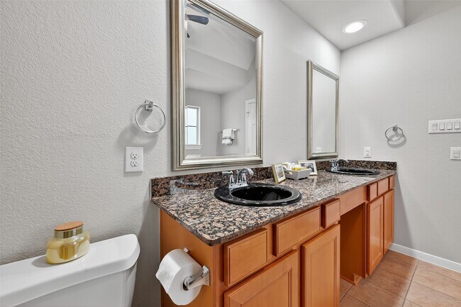 Building Photo - 3019 Clearview Cir