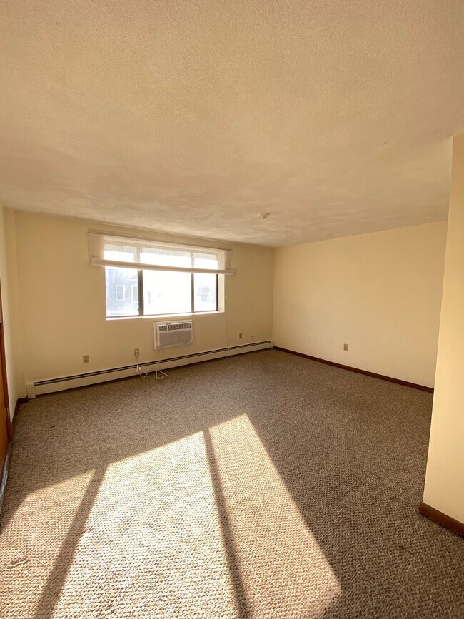 Building Photo - 10 Adelaide Rd