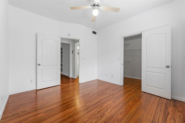 Building Photo - 6000 Shepherd Mountain Cove