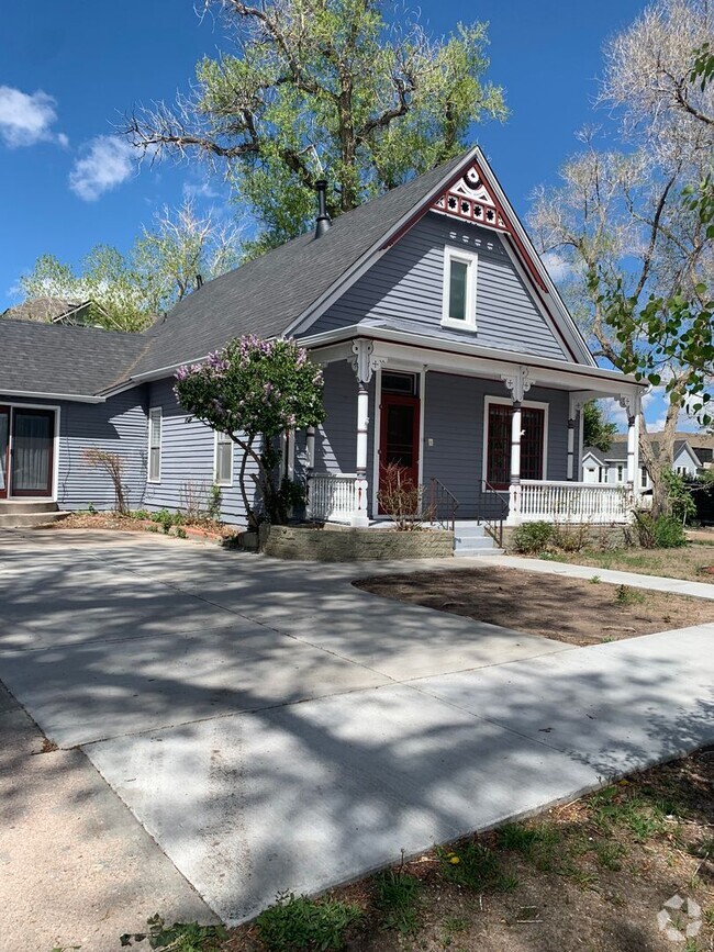Building Photo - 4 BEDROOM, 1 BATHROOM, SINGLE FAMILY HOME,...