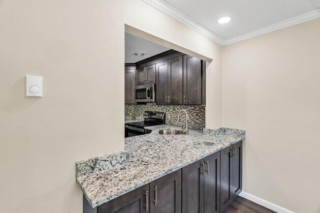 Building Photo - 15B Andover Ct