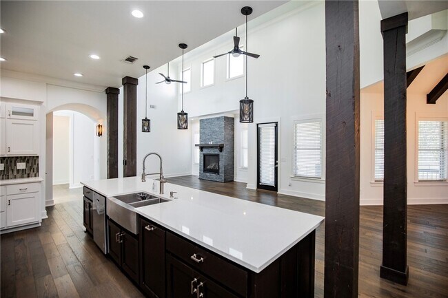 Building Photo - 3 S Castle Oaks Ct