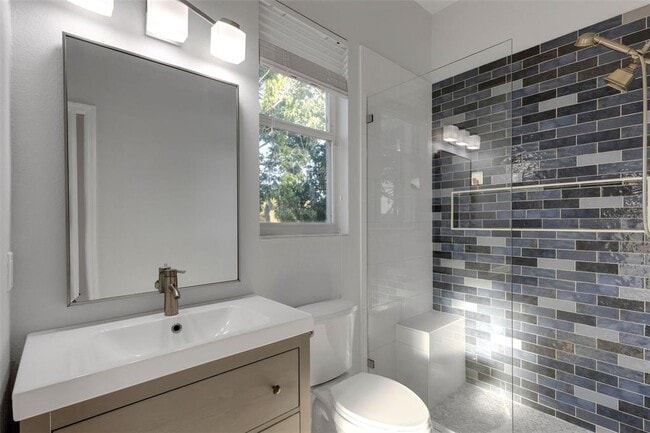 Building Photo - 11011 Hyacinth Pl