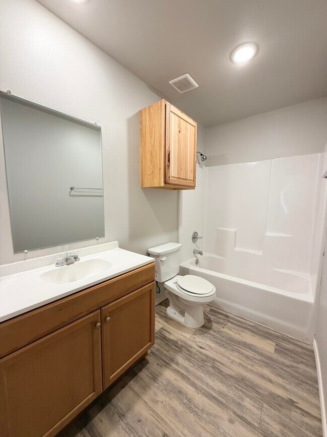 Building Photo - 1716 E 14th St