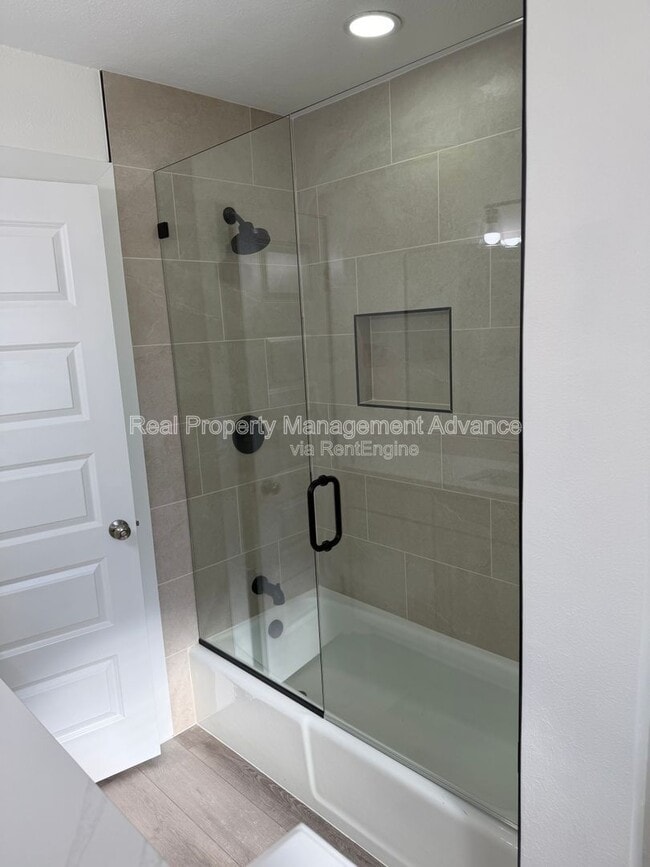 Building Photo - 905 Bromwich St