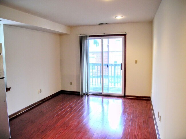 Building Photo - 743 S 20th St